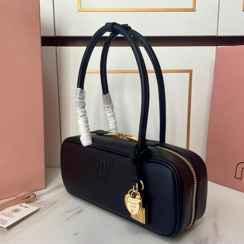 MIU Bowling Boston Kissenbeutel mit langem Griff Mode Vielseitige Schulter-Tragetasche Handtasche für Damen Pendeln Weiches Leder Große Kapazität