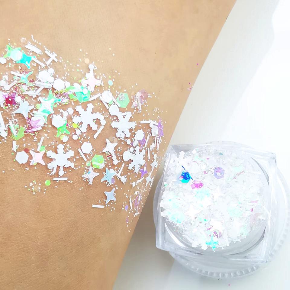 

Рождественские наклейки-глиттеры для лица в виде снежинок: Самоклеящиеся, не требуют клея, идеально подходят для сценического макияжа и праздничных образов