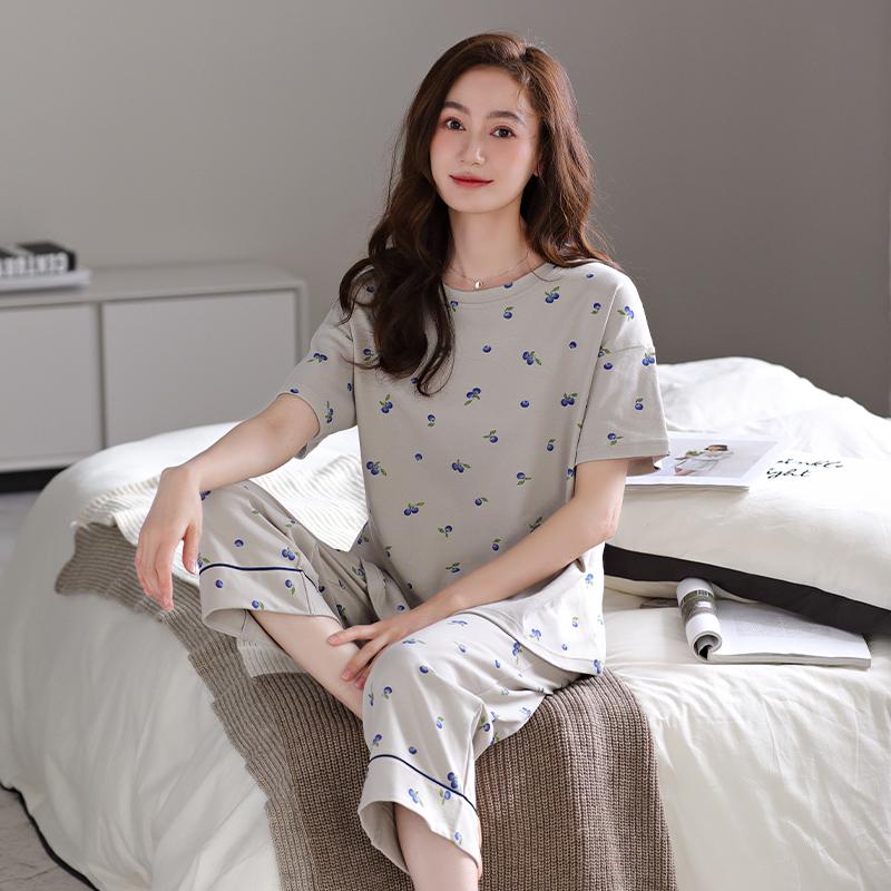 Aifen Teng Women's Summer Cotton Pajama Set: Short Sleeve Top & Three-Quarter Pants, Plus Size, All Cotton