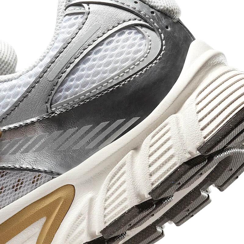 Nike Men's V5 RNR Casual Running Shoes