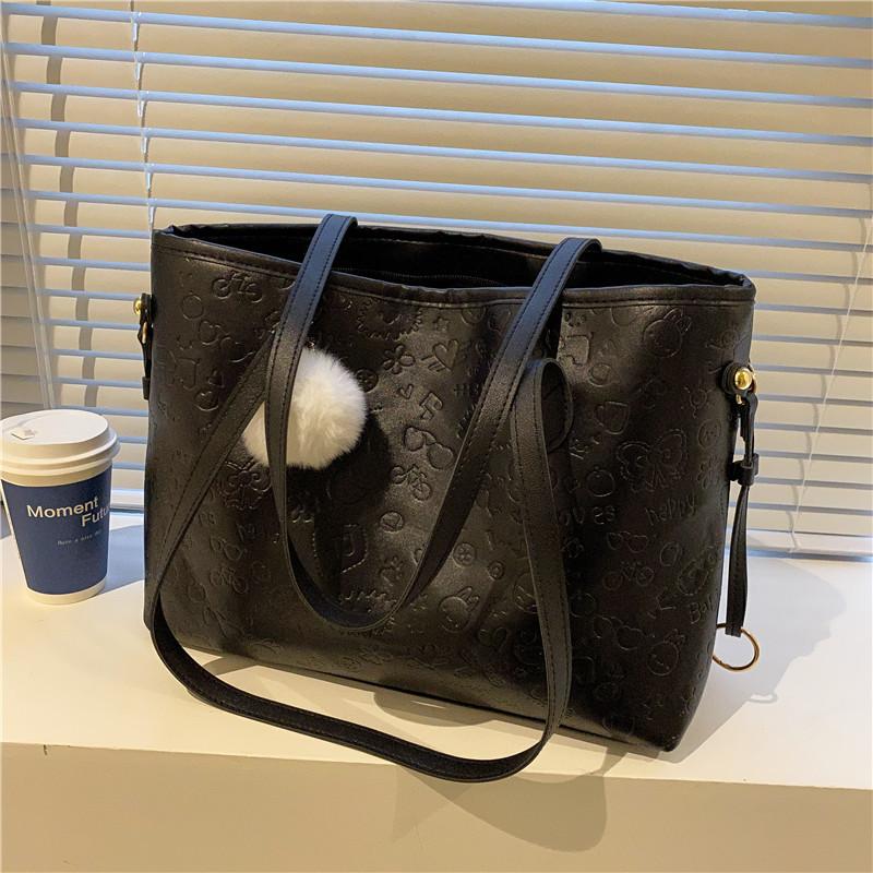 

Fashion large-capacity shoulder women s bag 2025 winter new trendy Korean version soft leather embossed tote bag simple commuter bag чёрный