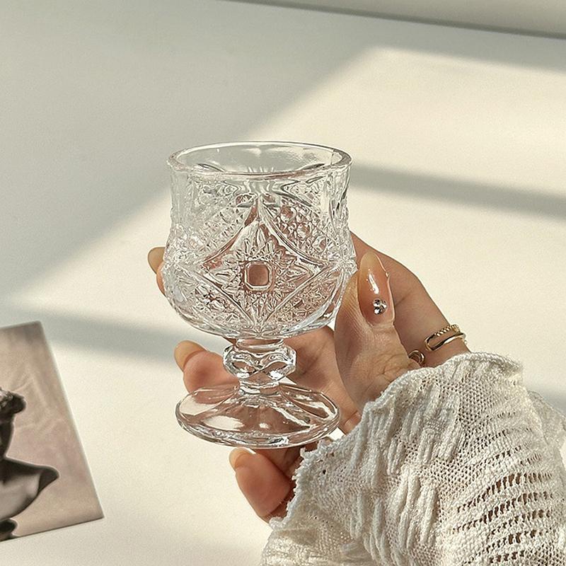 Kore Tarzı Kazınmış Kabartmalı Küçük Kadeh Cam Bardak Soju Sake Likörü Kısa Saplı Cam