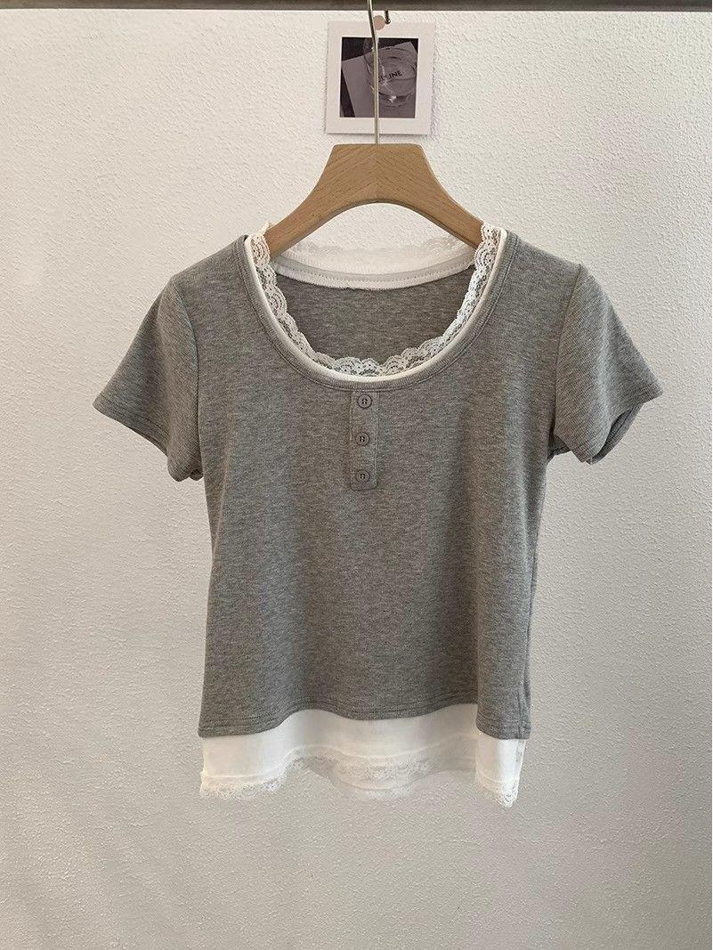 

Летний женский топ с U-образным вырезом, кружевной отделкой и короткими рукавами Medium серый