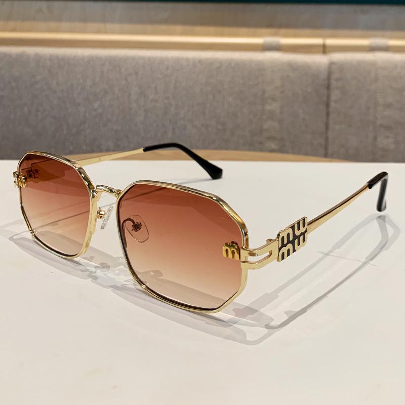 Occhiali da sole metallici poligonali con lettera da donna - Occhiali con protezione solare stile europeo e americano di alta gamma
