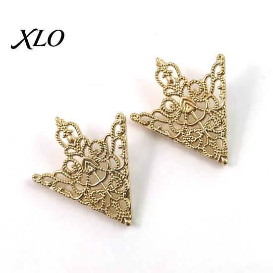 Alloy Shirt Embellishment 1 Pair Vintage Collar Clip, Hollow-Out Decoration Fixing Clip Triangle Brooch Pin for Men Women