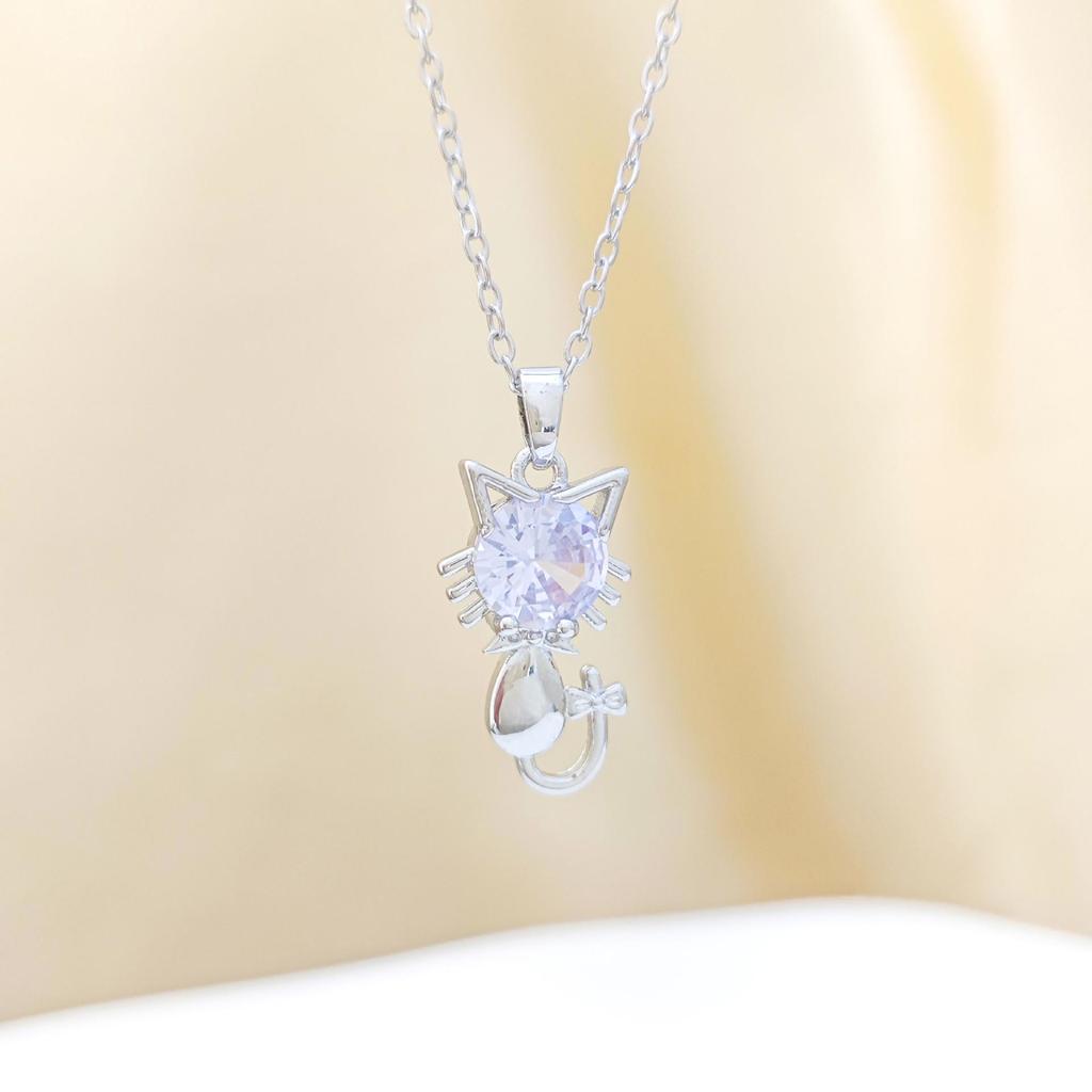 Collier Chat en Cuivre Plaqué Or avec Zirconia—Bijou de Clavicule Élégant et Luxueux pour Femmes
