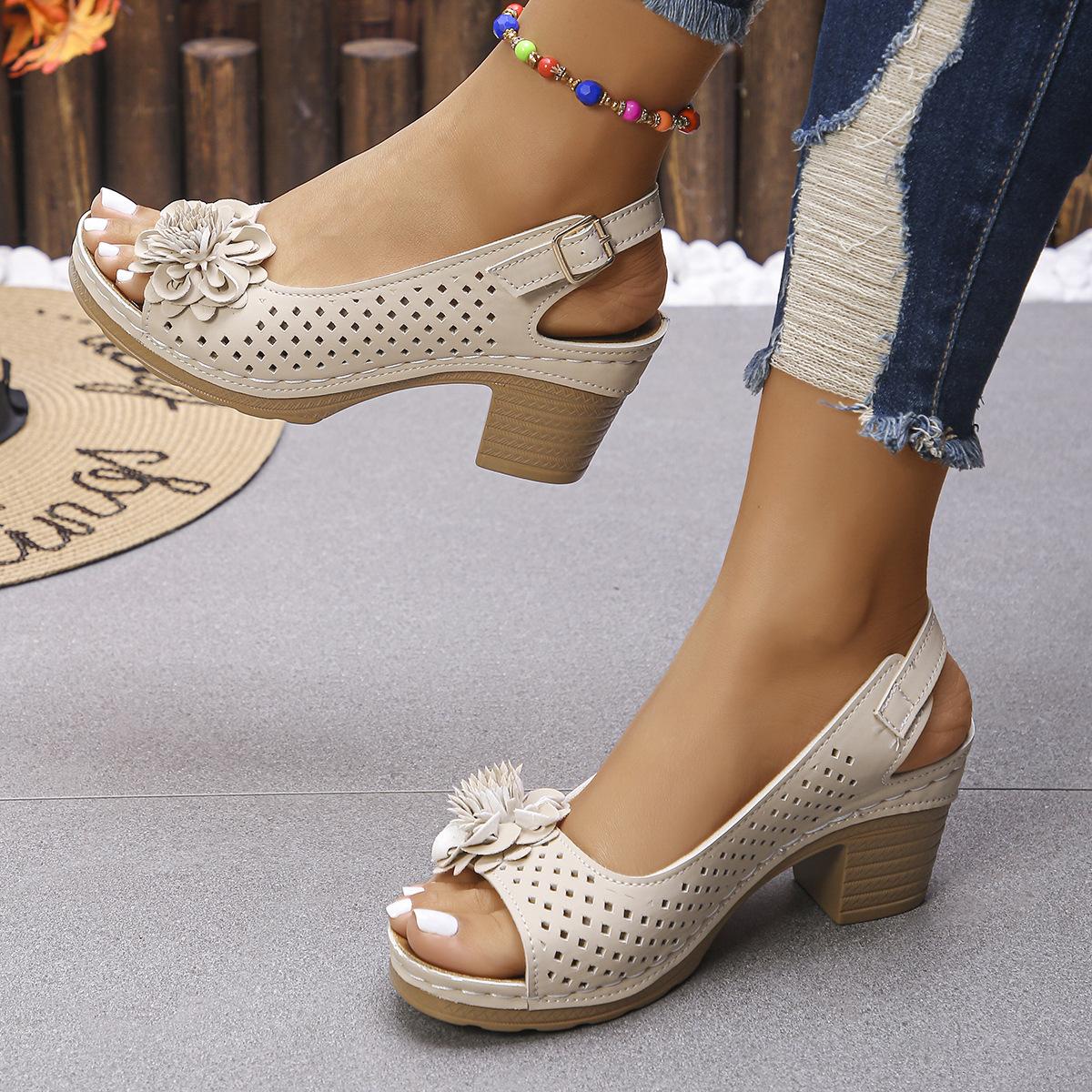 

Large size flower high heel cool slippers women s summer new European and American fashion thick heel buckle cool slippers women 43 абрикосовый