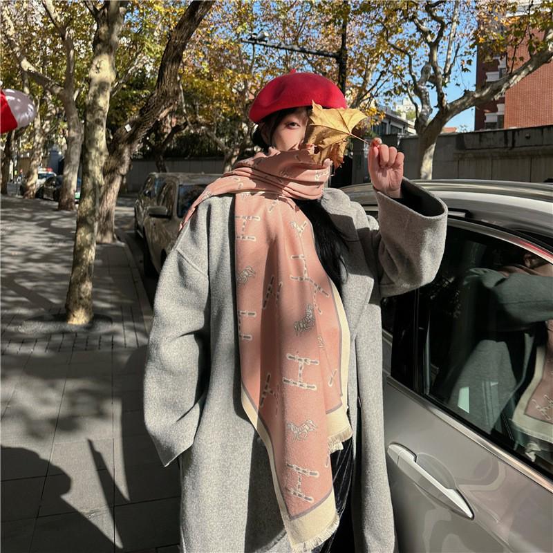 400g Retro Ethnic Bluebird Scarf: Women's Winter Warm Neck Warmer, High-End Imitation Cashmere Shawl.