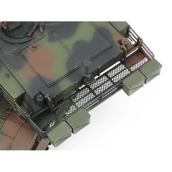 Tamiya 1/35 Scale Ukraine M1A1 Abrams Tank Plastic Model 25216 (28x10.5x6.7cm)