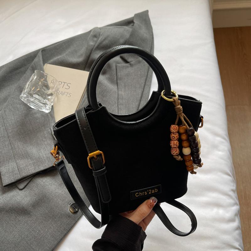 

2025 autumn new fashion foreign style simple personality handbag fashionable casual messenger bag shoulder bucket bag