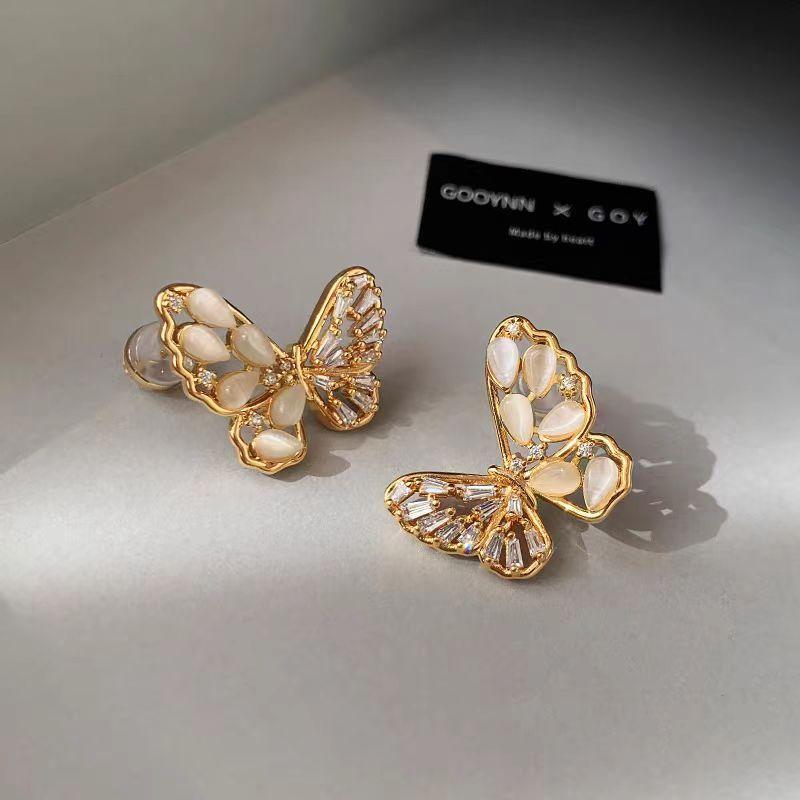 Natural white fritillary A zircon butterfly stud earrings women s sterling silver light luxury niche high-end earrings exquisite temperament earrings