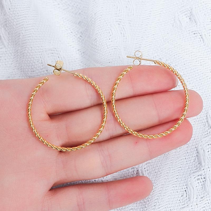 Fashionable Real Gold Electroplated Circle Earrings for Women's Simple Twisted Earrings Temperament High-end and Versatile Earrings