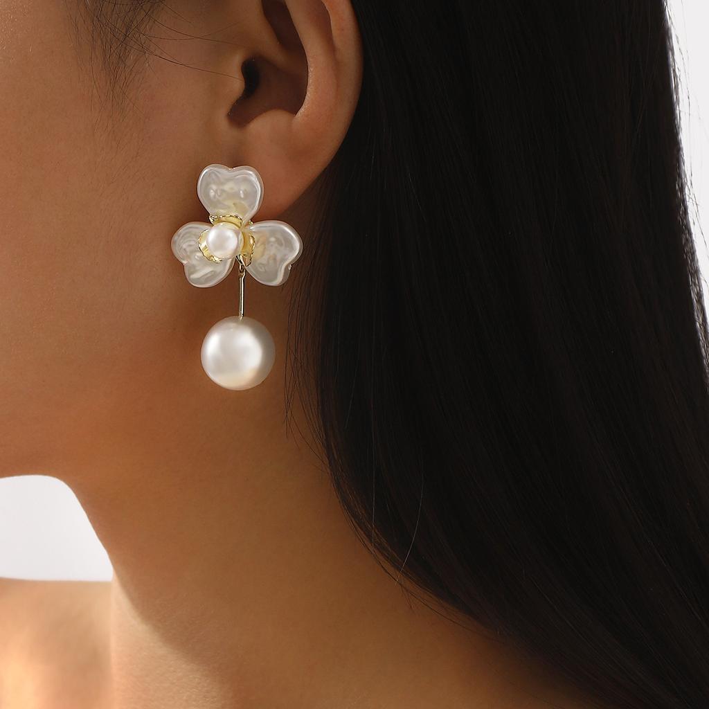 Summer Hot Selling French Flower Pearl Stud Earrings Elegant Lady Style Fashion Temperament Versatile Ear Jewelry For Women