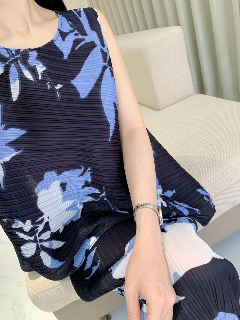 2025 Women's Elegant Floral Two-Piece: Casual Loose Top & Plus Size Midi Skirt