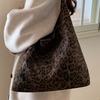 Fashion Leopard Print Tote Bag Autumn New Large-capacity Personalized Shoulder Bag Casual Commuter Bucket Bag