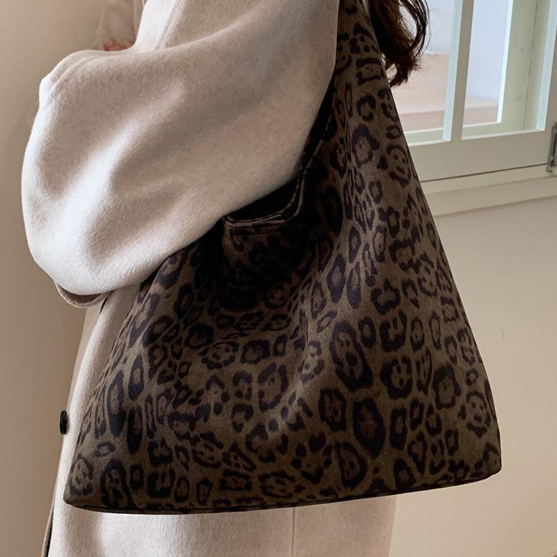 Fashion Leopard Print Tote Bag Autumn New Large-capacity Personalized Shoulder Bag Casual Commuter Bucket Bag