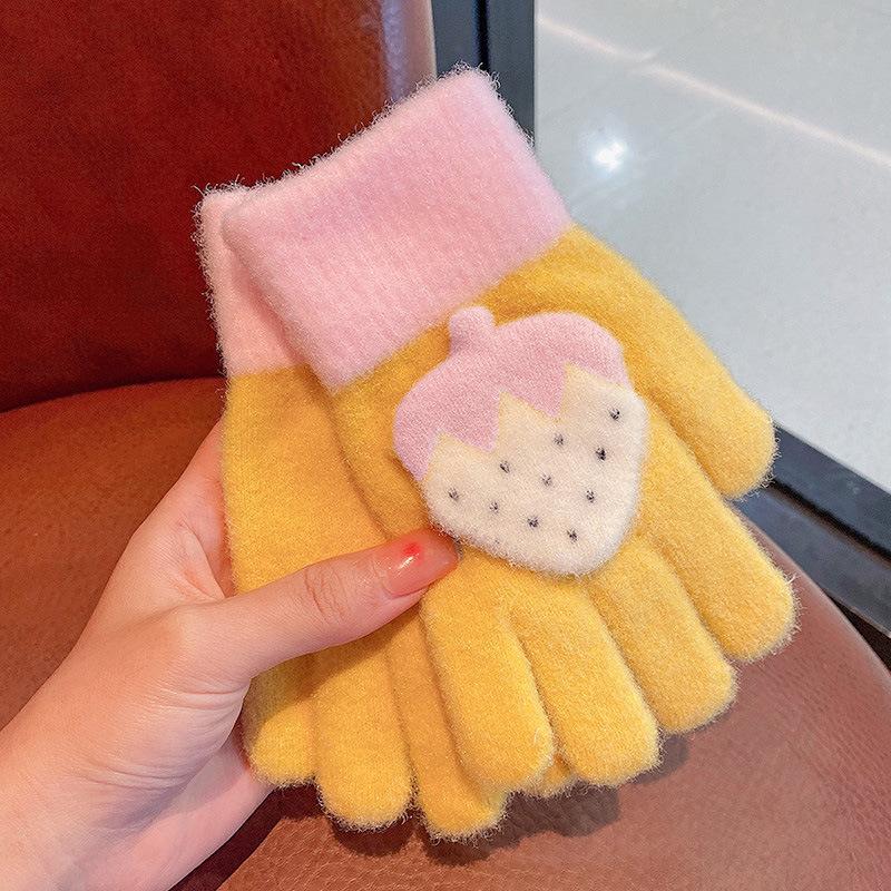 Children's gloves cute strawberry knitted fleece thickened soft warm windproof students girls autumn and winter students full finger