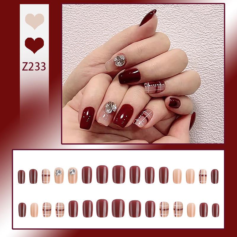 

Cherry Red Plaid Gradient Nail Stickers for Autumn & Winter Glue Set