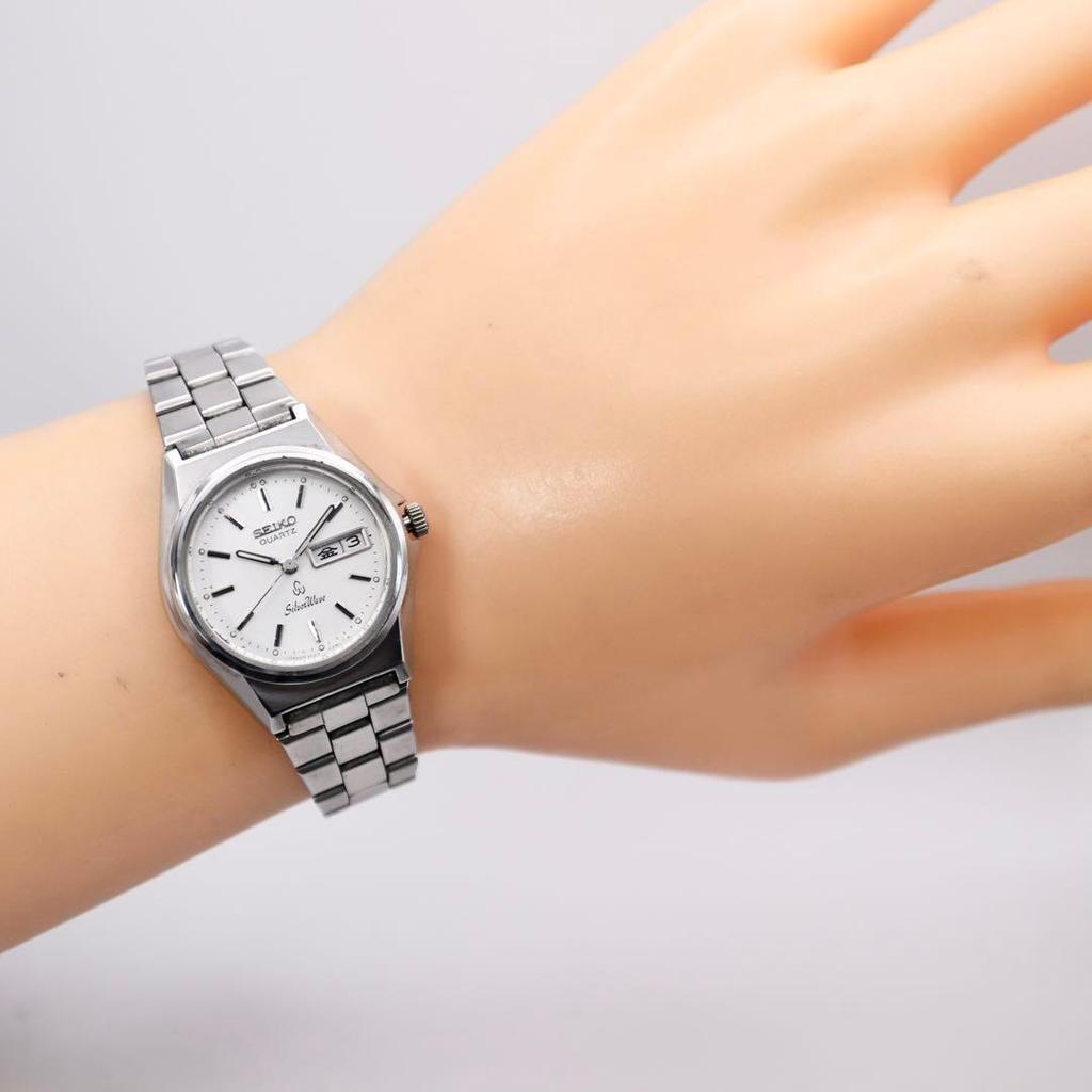 [USED] SEIKO Silver Wave Date Silver Women's Watch 889