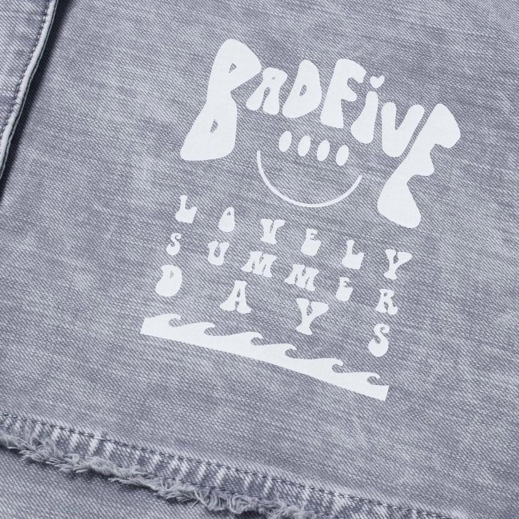 Li Ning Badfive Womens Series Printed Pattern Three-Dimensional Cut Loose Wash Denim Jacket Women Jacket Gray AJDS336-1