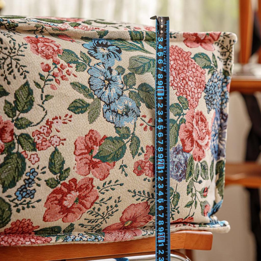 Nordic Oil Painting-Style Futon Cushion: Retro Light Luxury for Living Room Floor or Seat.