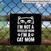 2D Flach - 1 Stück Vintage Lustiges Katzenmama Aluminiumschild, "Ich bin keine normale Mama, ich bin eine Katzenmama" Zitat Retro Metallschild, Pfotenabdruck Wanddekoration, Neuheitsgeschenk