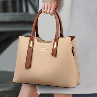 Ce sac à blocs de couleurs tendance est simple, élégant et stylé pour les dames.. C'est un sac à bandoulière à main