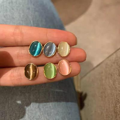 Pendientes de Tuerca Ovalados Multicolor Traslúcidos de Ojo de Gato de Moda 2024 - Clásicos y Versátiles para Mujeres