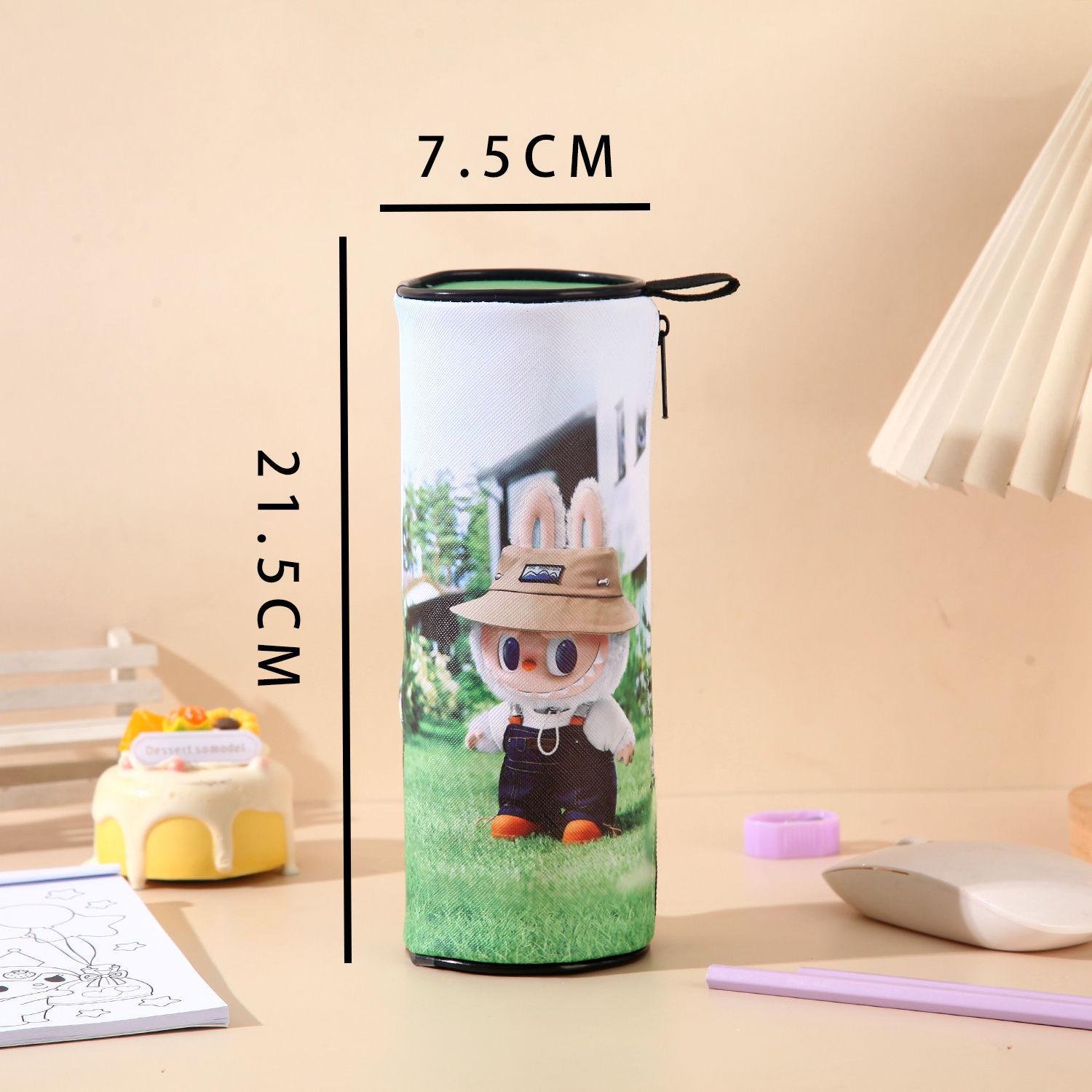 

Милый мультяшный цилиндрический пенал с маленьким монстром, большой вместимости, для хранения канцелярских принадлежностей, школьные принадлежности для студентов No specification