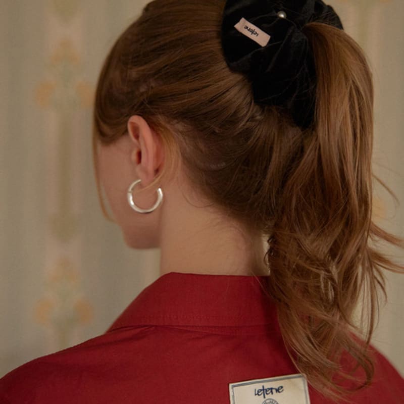 

резинка для волос LR VELVET PEARL SCRUNCHIE_ЧЕРНЫЙ BLACK | FREE