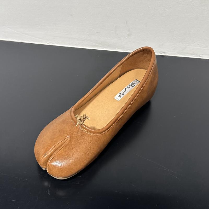 Fashion SUOJIALUN Autumn Women Flat Shoes Fashion Split Toes Shallow Slip On Ladies Elegant Laofer Shoes Low Wedge Heel Drees Boat Shoes