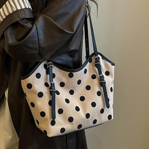 Korean Style Polka Dot Single Shoulder Bag - Summer 2026 Women's Crossbody & Handheld Versatile Fashion Accessory