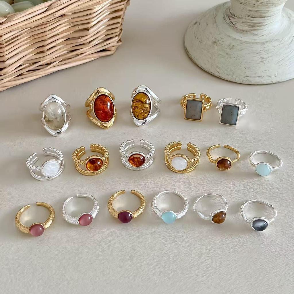Light Luxury French Retro Resin Open Ring for Women - Elegant Index Finger Accessory with High-End Design.