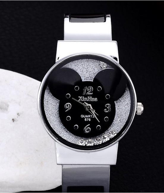 Stylish Women's Alloy Bracelet Quartz Watch With Elegant Design And Unique Colors