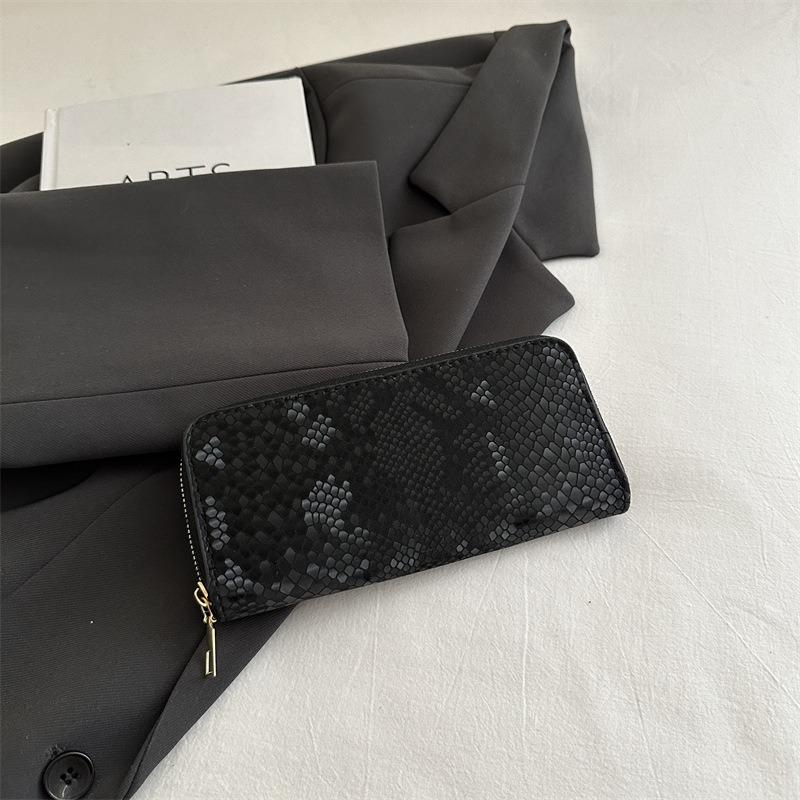 

Сегодня популярен новый летний женский кошелек, однотонные клатчи популярны в этом году, и сумки-трансформеры, меняющие темперамент, популярны в этом году.