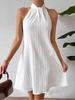 Abito da donna con drappeggio e halterneck, gonna incrociata plissettata, collezione Primavera/Estate 2025
