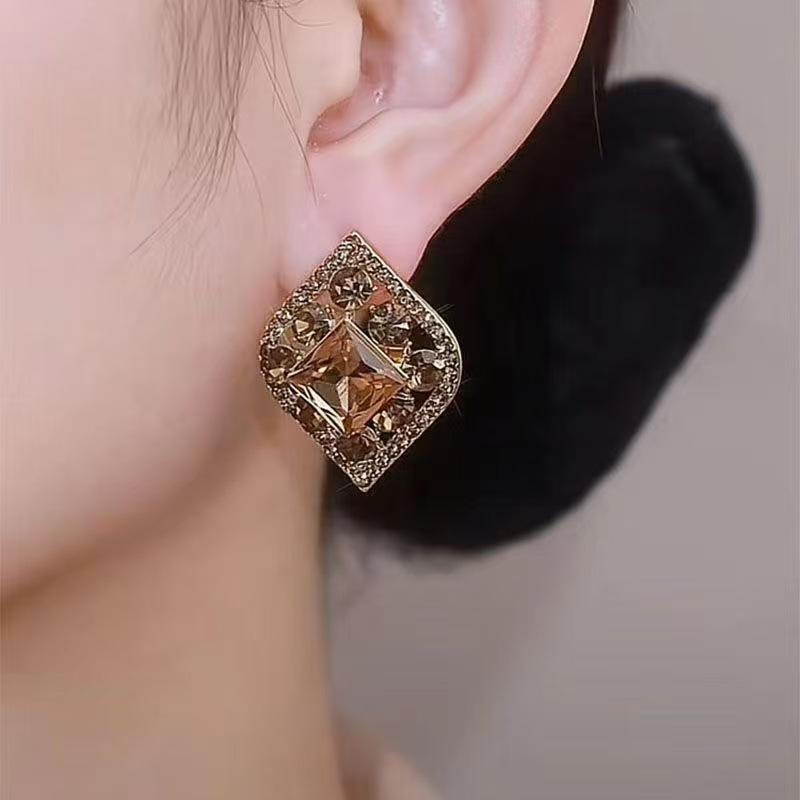 Temperament black rhombus crystal earrings new diamond-encrusted flower stud earrings women's fashion design high-end earrings