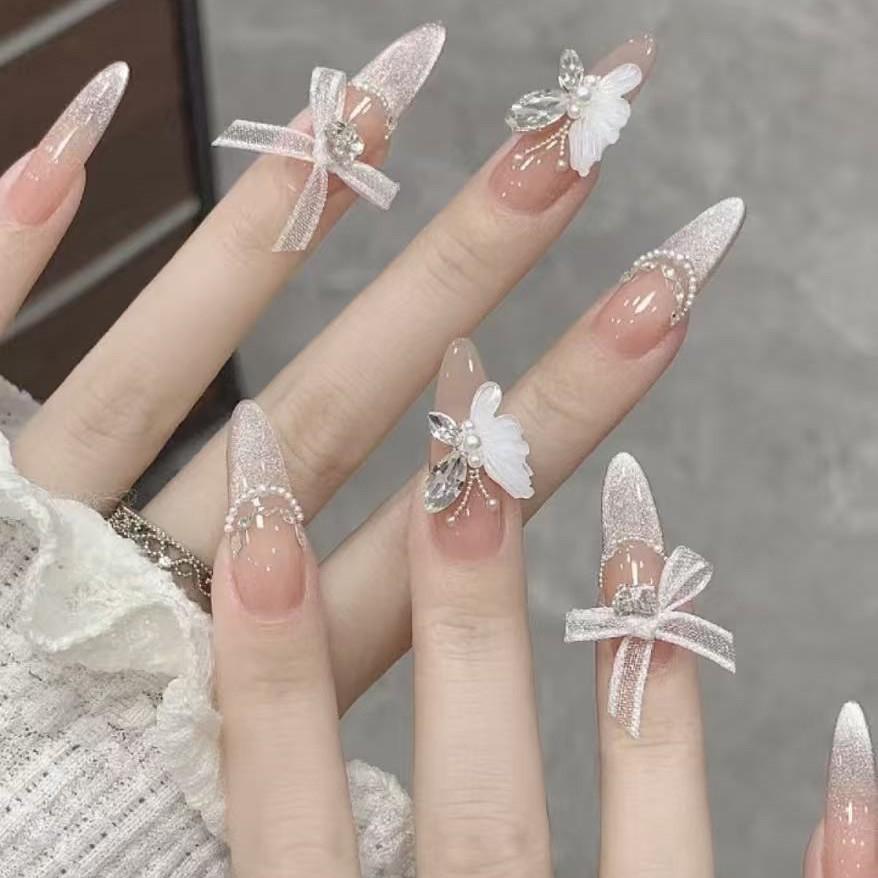 

Butterfly Crystal Wing Detachable Nail Stickers - Handmade, Wearable, and Sparkly Horse Eye Design. Medium