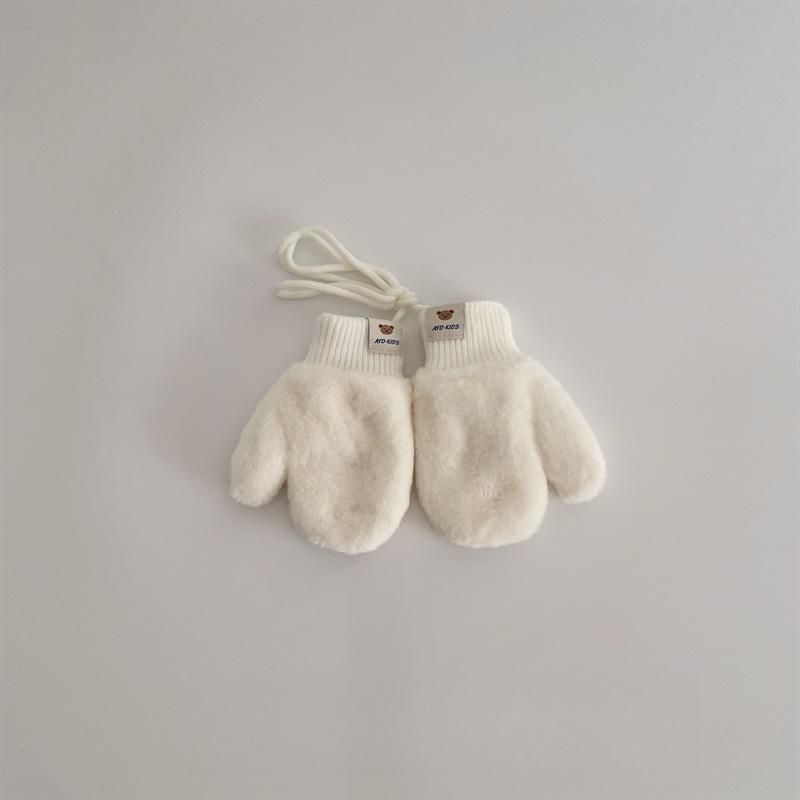 

The New Winter Children s Gloves, The Bear Neck-hanging Finger Gloves, and The Warm Gloves for Infants, Boys and Girls белый