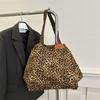 Fashion retro leopard print shoulder bag 2025 winter new personalized niche design simple literary tote bag