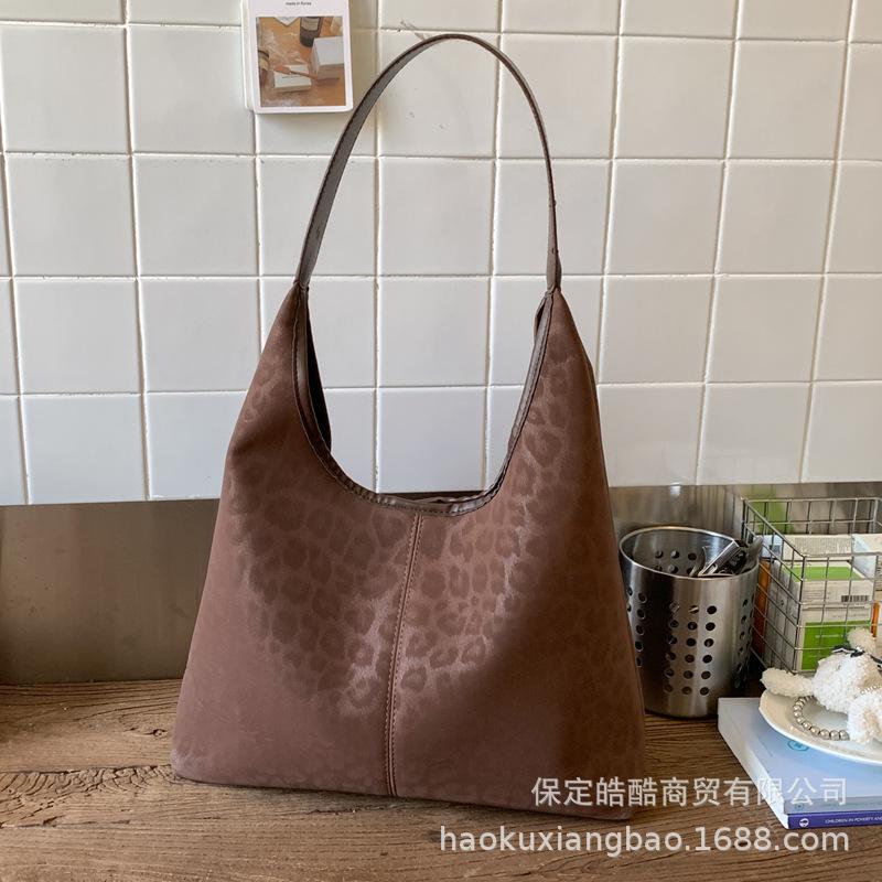 Leopard print bag women's 2025 new super fire exquisite leopard print commuter women's bag large capacity tote bag shoulder large bag