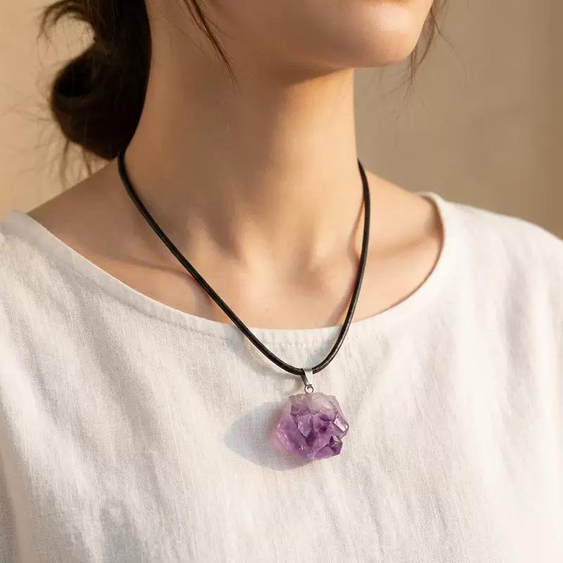 Natural Irregular Amethyst Raw Stone Necklace Black Leather Rope Purple Crystal Pendant Necklace Women Fashion Ornament Daily Wear Accessories