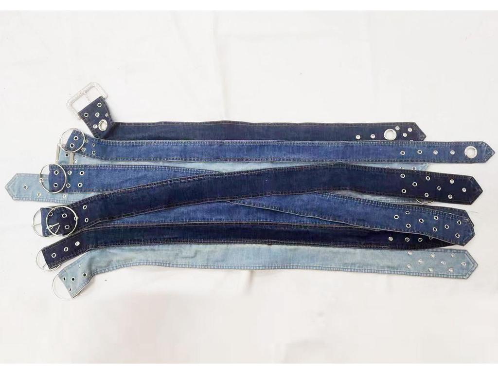 Autumn 2023 Designer Silver Buckle Low-Waist Denim Mini Skirt with Japanese Character Belt