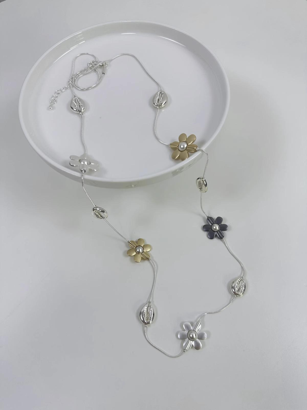 Модный металлический цветок контрастная цветовая вставка длинное ожерелье женское ins высокий стиль нишевый многослойное ношение цепочка для свитера цепочка на талию тренд