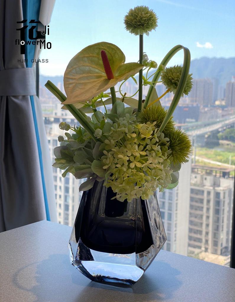 Nordic Light Luxury Crystal Vase: Elegant Ornament for Villa, Hotel, or Living Room Floral Arrangements.