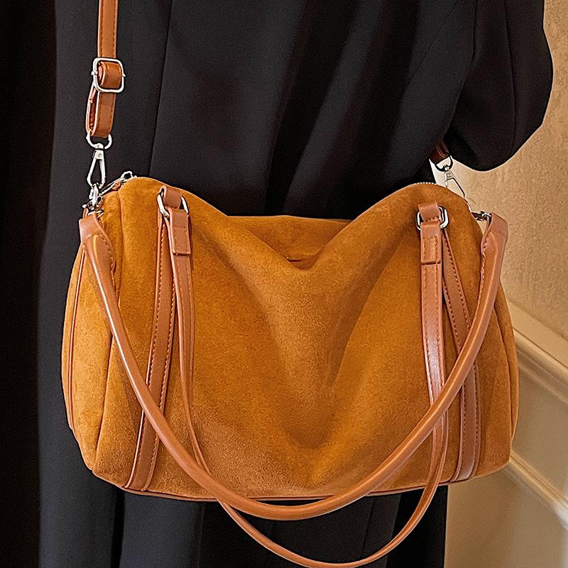 2025 Autumn New Shoulder Bag Large Capacity Messenger Bag Simple Niche Pillow Bag Boston Women's Bag Handbag