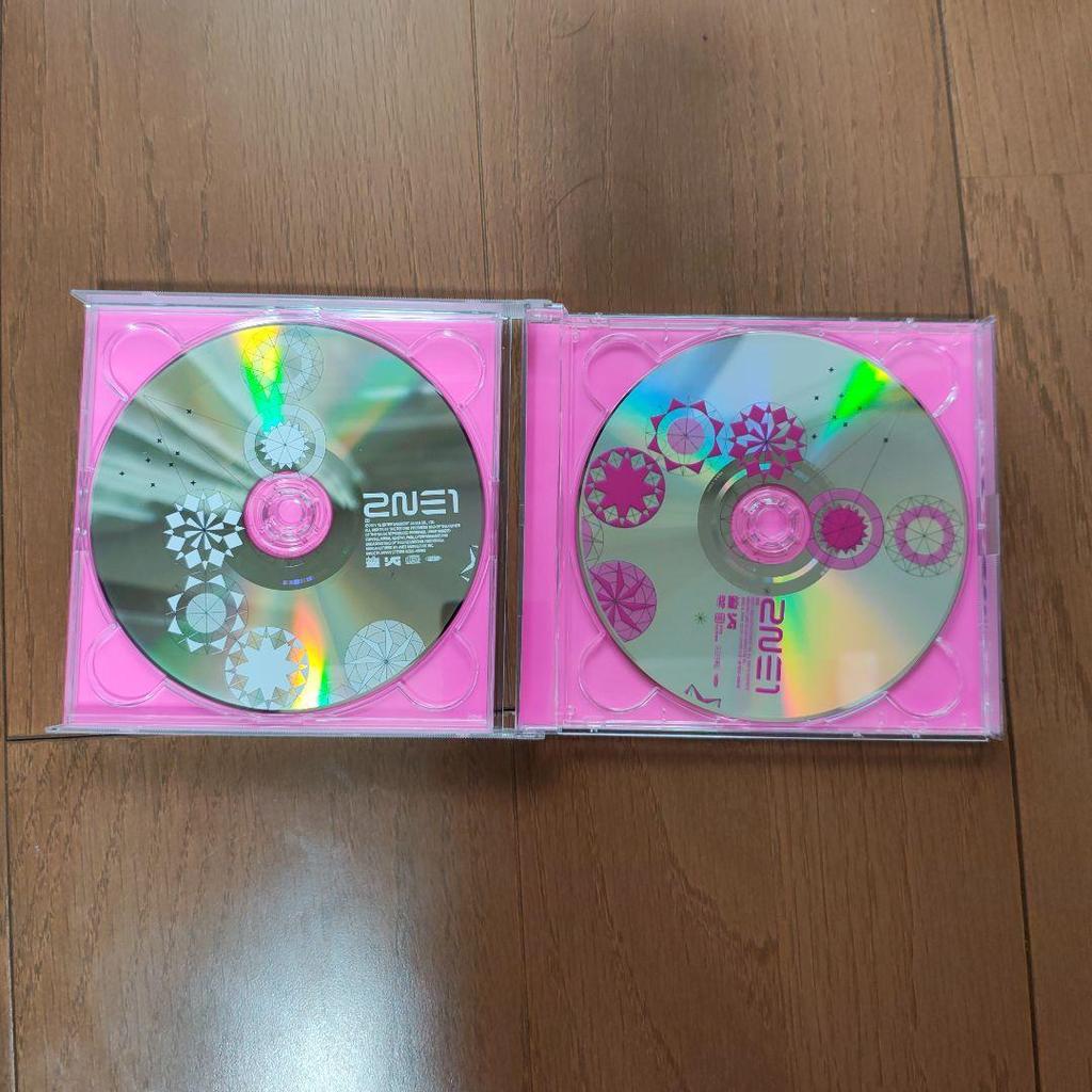 [USED] 2NE1 Album CD Hologram Finish