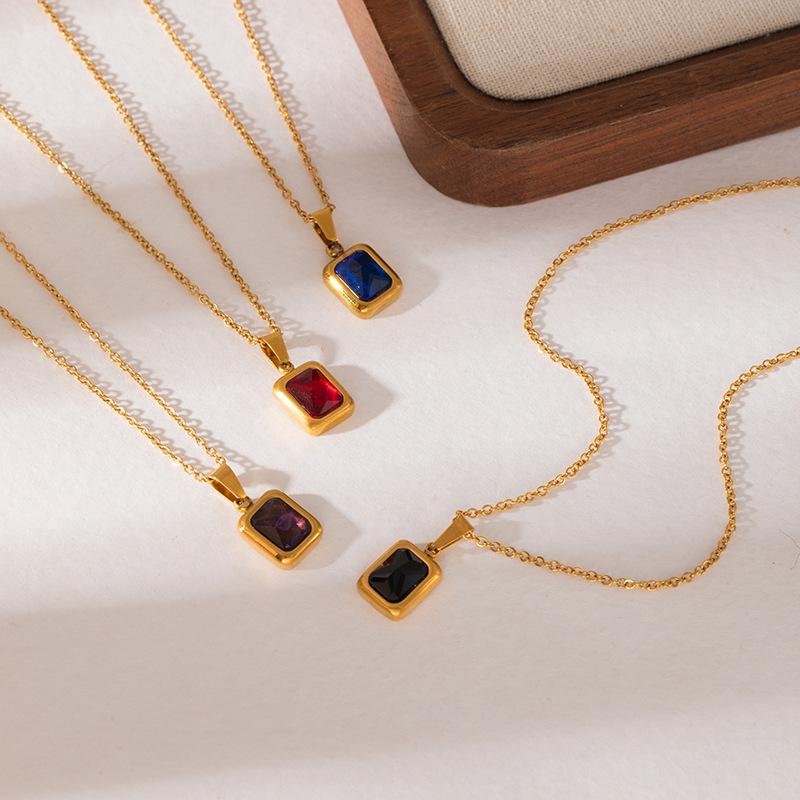 European & American Titanium Steel Necklace, Non-fading, Versatile, Fashionable Multi-color Square Pendant.