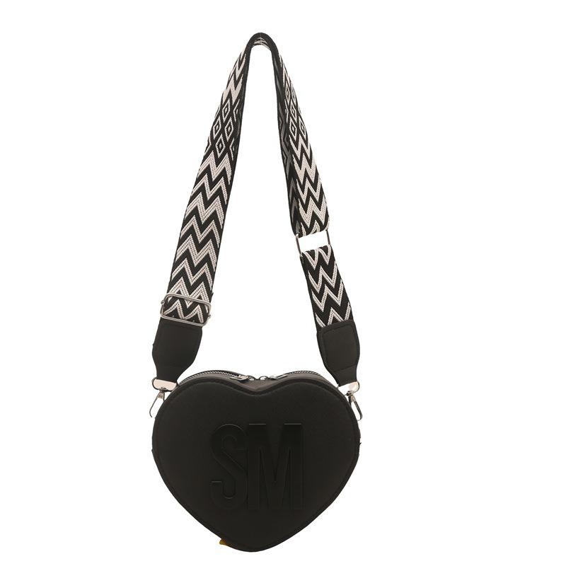 Spring and summer new simple and trendy shoulder bag fashionable heart-shaped women's bag casual letter personalized messenger bag