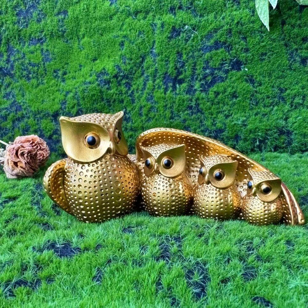 Mamma gufo protegge il piccolo gufo, materiale in resina di alta qualità, questo prodotto celebra l'amore materno, adatto per l'ufficio.